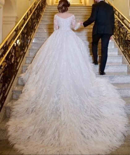 The 11 Best Feather Wedding Dresses of 2023