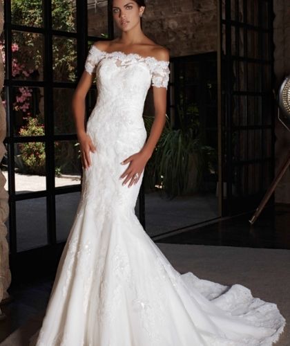 Buy Sell Wedding Dress Online Dubai UAE White Lace Intuzuri FitandFlare dress, Size S