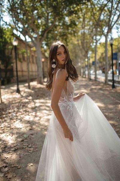 7 Wedding Dress Trends for 2023 You Need to Know About - Dress Come True