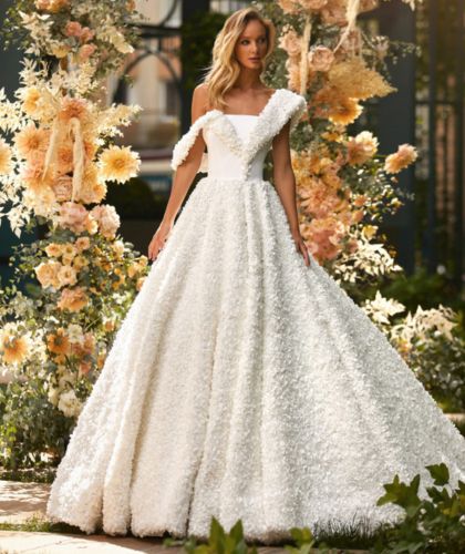 Selling brand hotsell new wedding dress